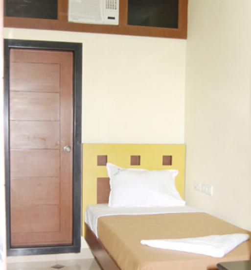 Balaji Grand Kakinada Room photo