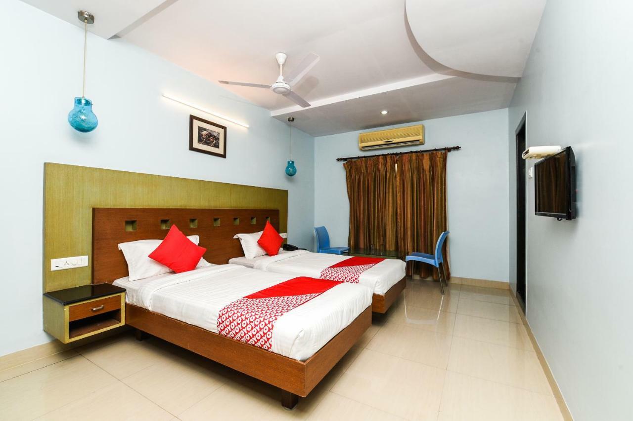 Balaji Grand Kakinada Exterior photo