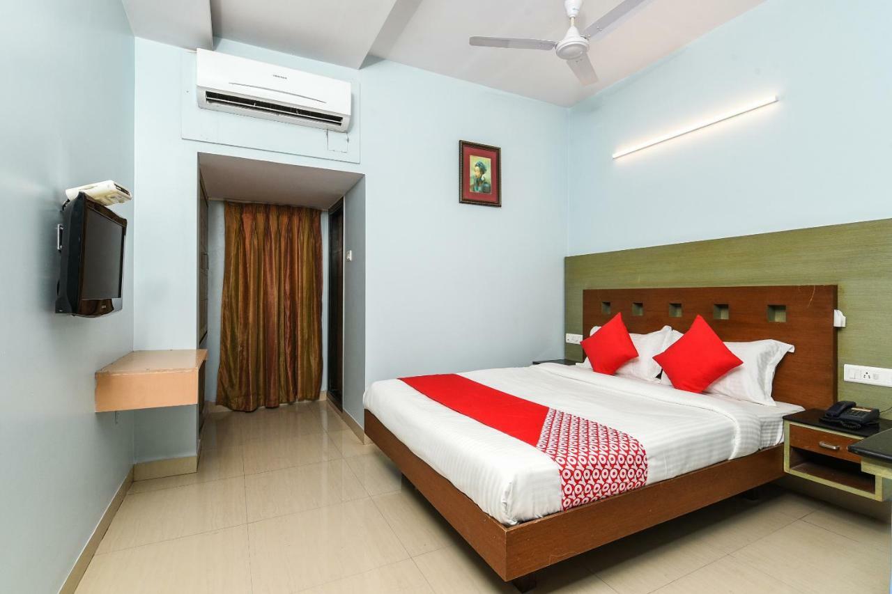 Balaji Grand Kakinada Exterior photo