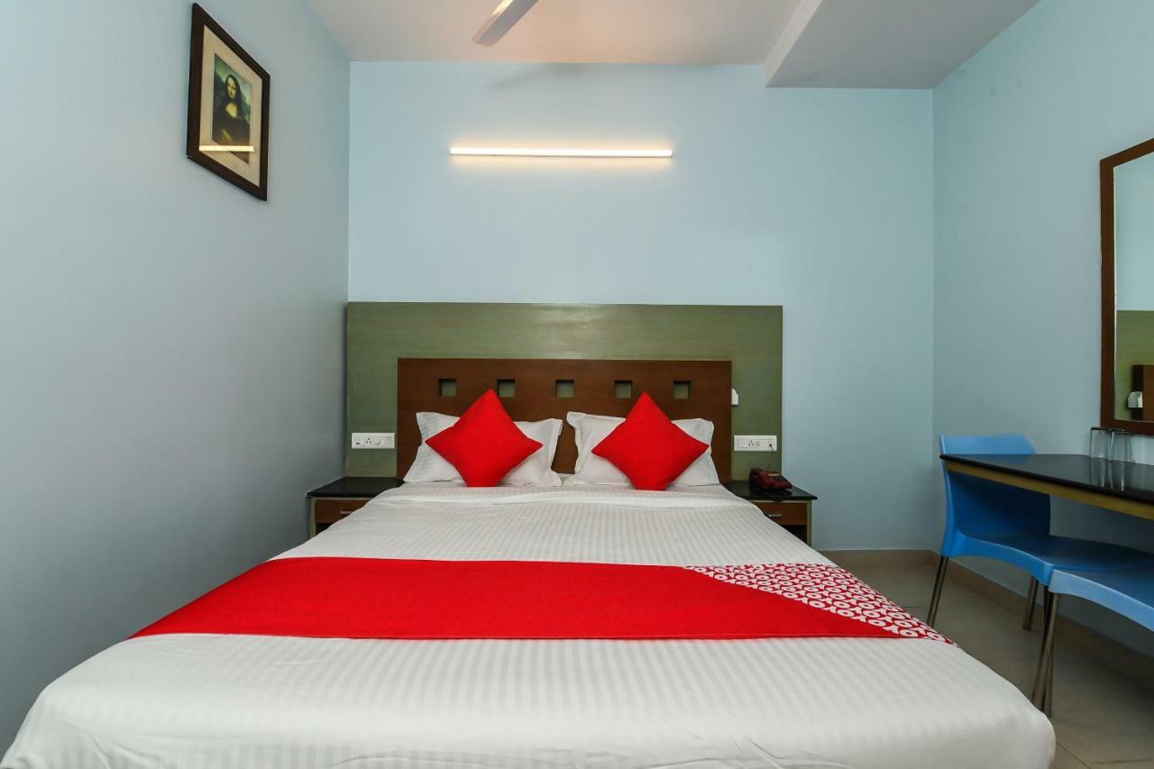 Balaji Grand Kakinada Exterior photo