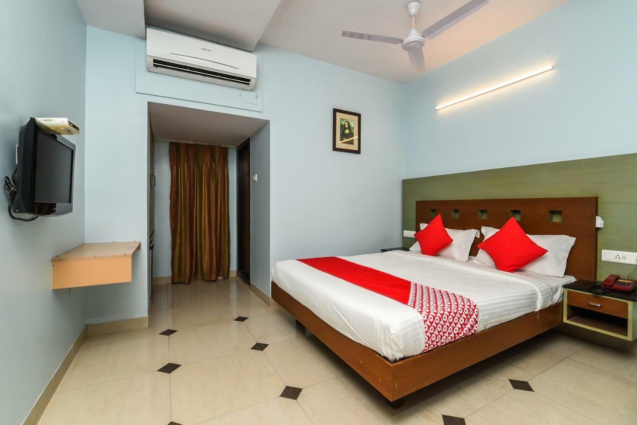 Balaji Grand Kakinada Exterior photo